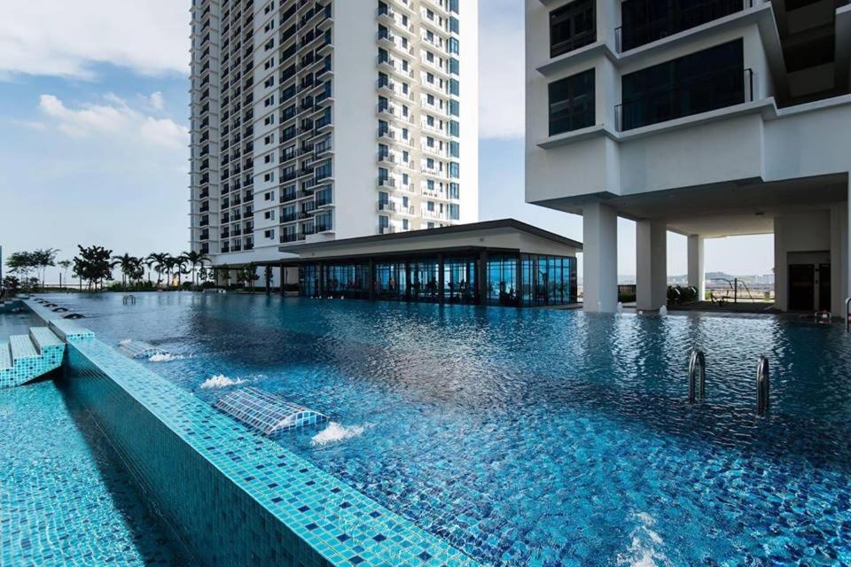シャー・アラム Simple No 6- Trefoil Setia Alam- Near Setia Convention Centre Bed & Breakfast エクステリア 写真